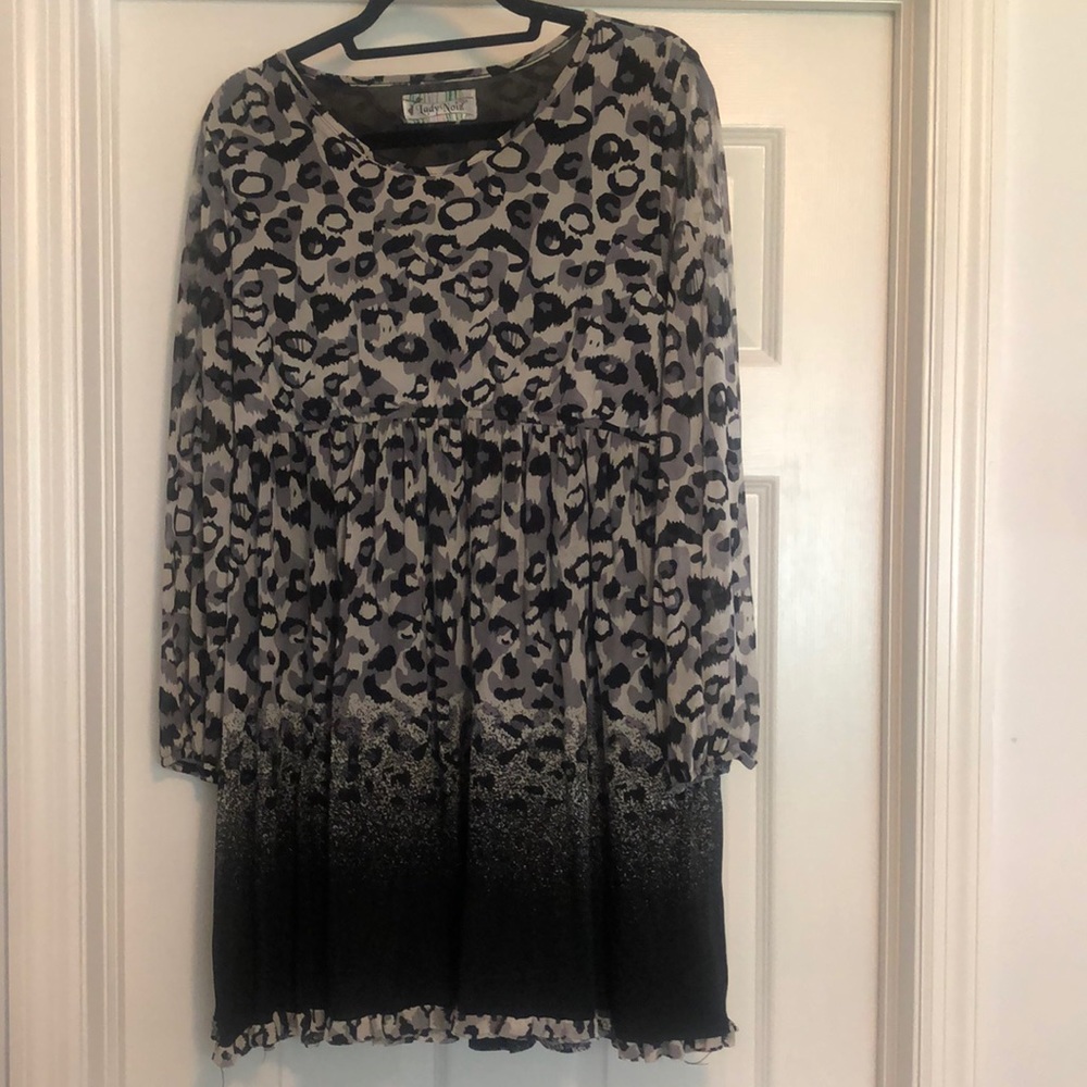 Lady Noiz Black & gray leopard babydoll top